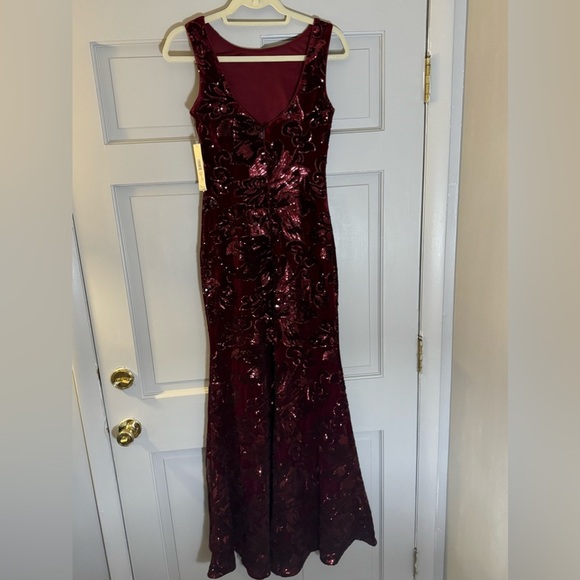 Eliza J wine long formal gown size 2. Sleeveless gown with v neck back. - Picture 12 of 12